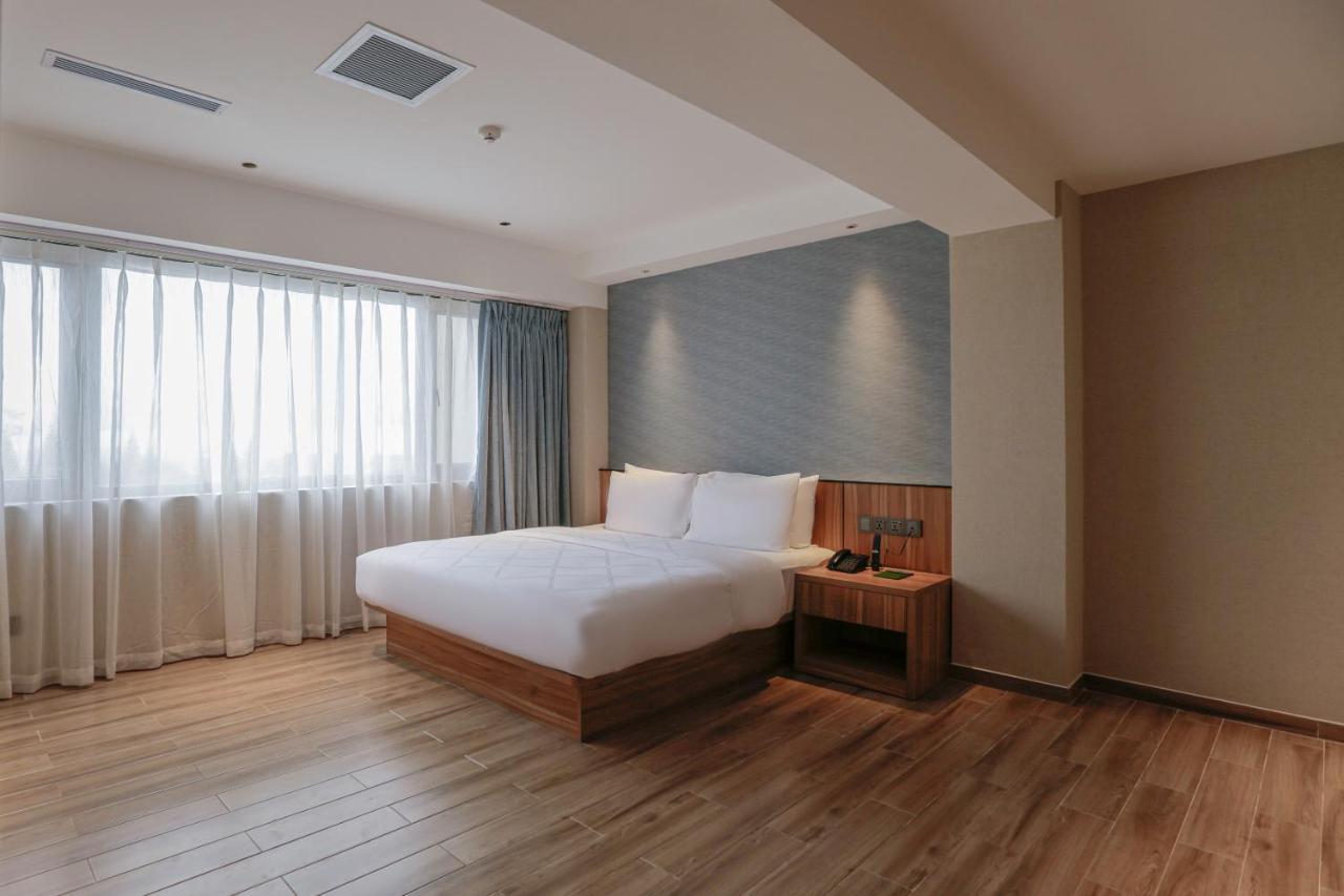 טגאיטאי Hotel Casiana & Events Center Tagaytay Managed By Hii מראה חיצוני תמונה