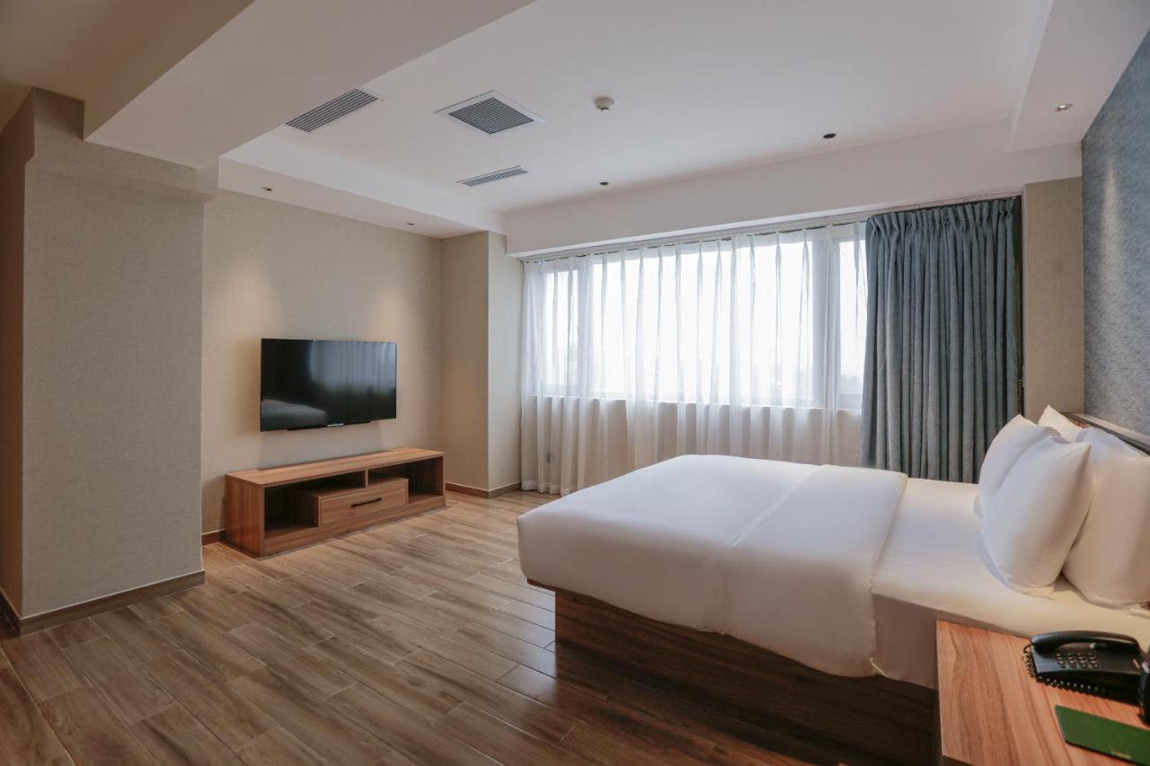 טגאיטאי Hotel Casiana & Events Center Tagaytay Managed By Hii מראה חיצוני תמונה