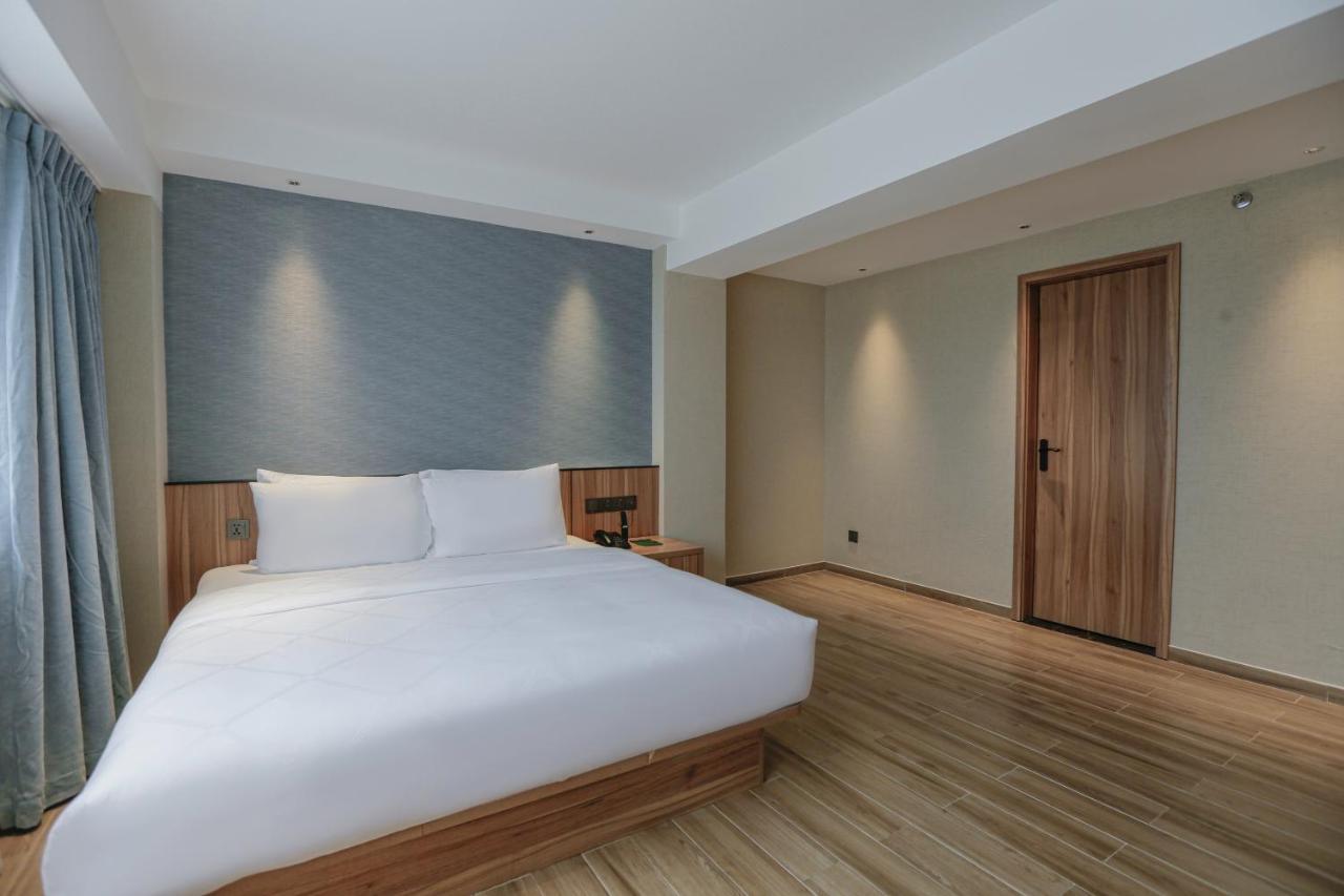 טגאיטאי Hotel Casiana & Events Center Tagaytay Managed By Hii מראה חיצוני תמונה